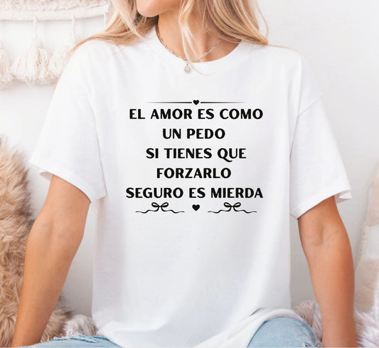 El amor es como un pedo" funny Spanish quote tee in Whiteโ Comfort Colors garment-dyed graphic shirt