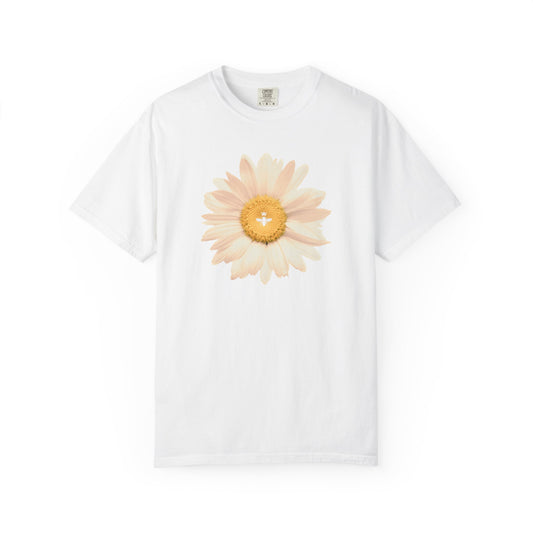 Minimalist Daisy T-Shirt with Queen Bee