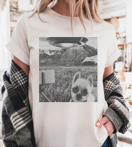 Dog selfie with ufo Graphic Tee
