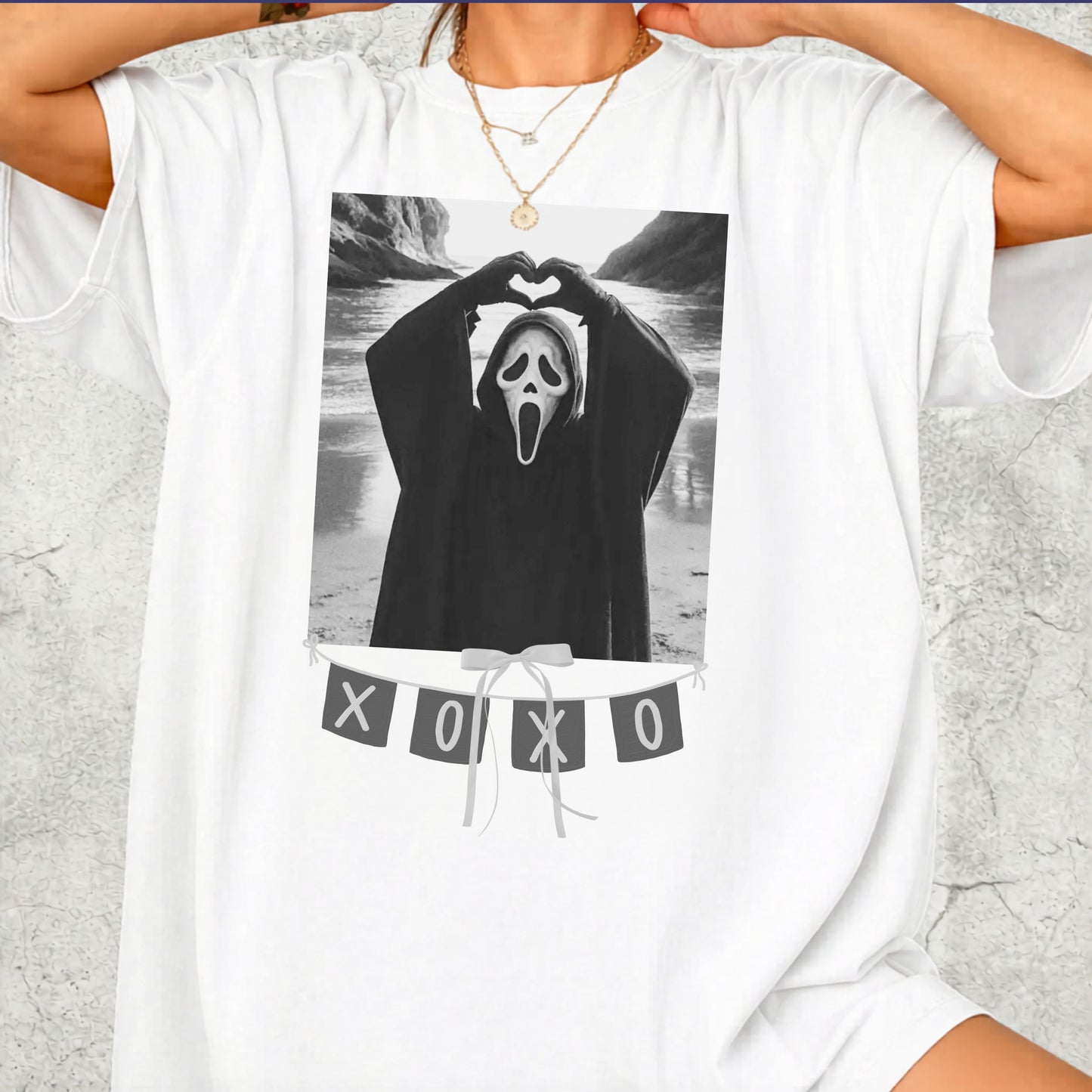 Scream Mask 'XOXO' Graphic T-Shirt