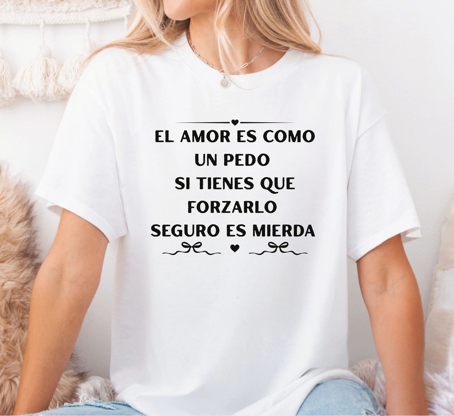 El amor es como un pedo" funny Spanish quote tee in White— Comfort Colors garment-dyed graphic shirt