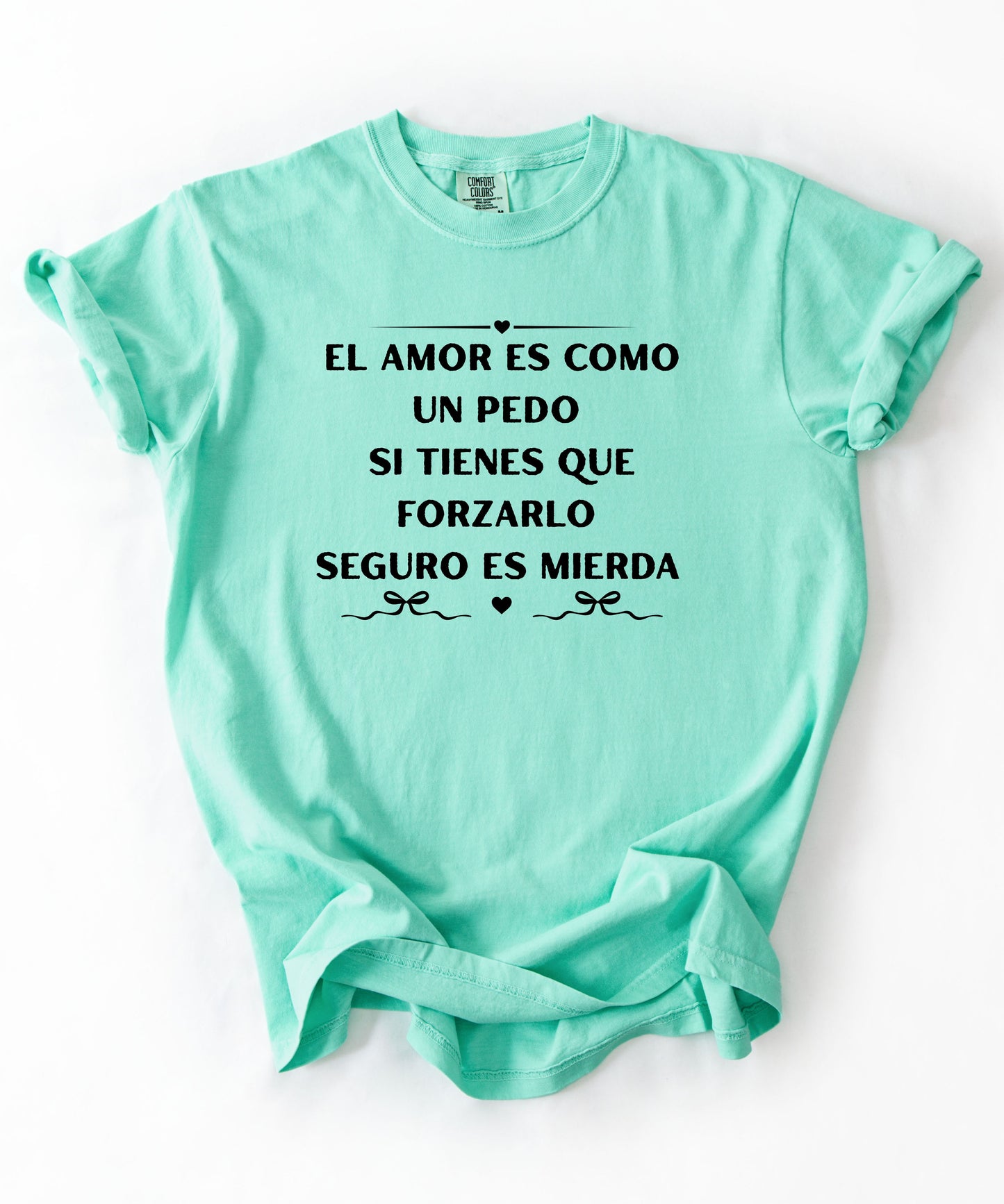 El amor es como un pedo" funny Spanish quote tee in Island Reef — Comfort Colors garment-dyed graphic shirt