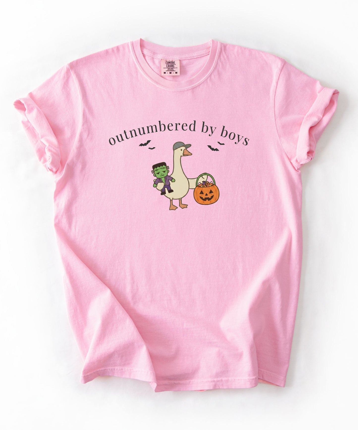 Silly Goose Outnumbered by Boys Halloween graphic tee in Blossom – GodaStudio