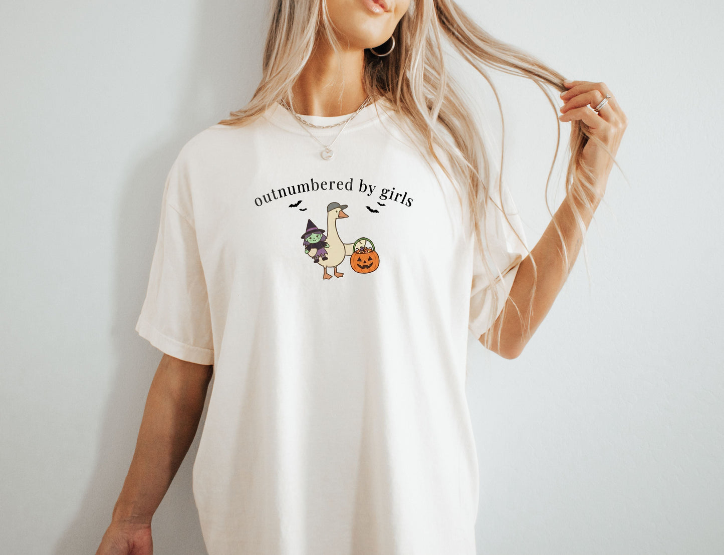 Silly Goose Outnumbered by Girls Halloween graphic tee in Ivory – GodaStudio