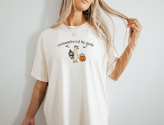 Silly Goose Outnumbered by Girls Halloween graphic tee in Ivory – GodaStudio