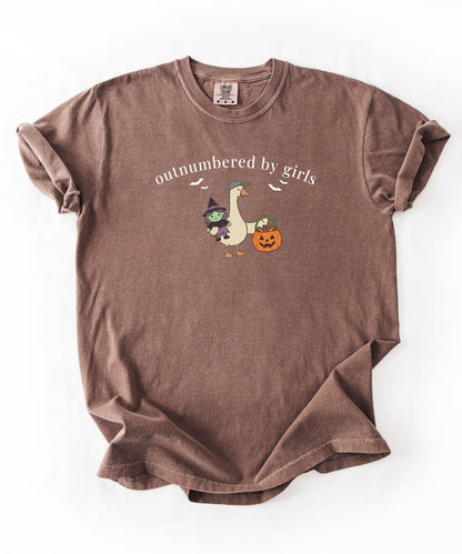 Silly Goose Outnumbered by Girls Halloween graphic tee in Espresso – GodaStudio