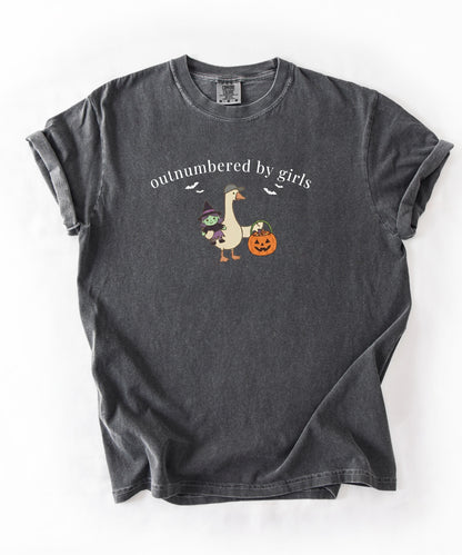 Silly Goose Outnumbered by Girls Halloween graphic tee in pepper – GodaStudio
