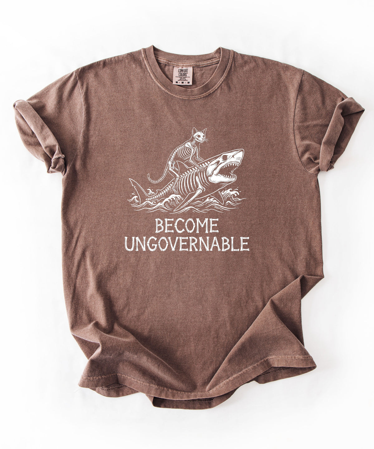 Become Ungovernable cat riding shark graphic t-shirt in Espresso garment-dyed cotton