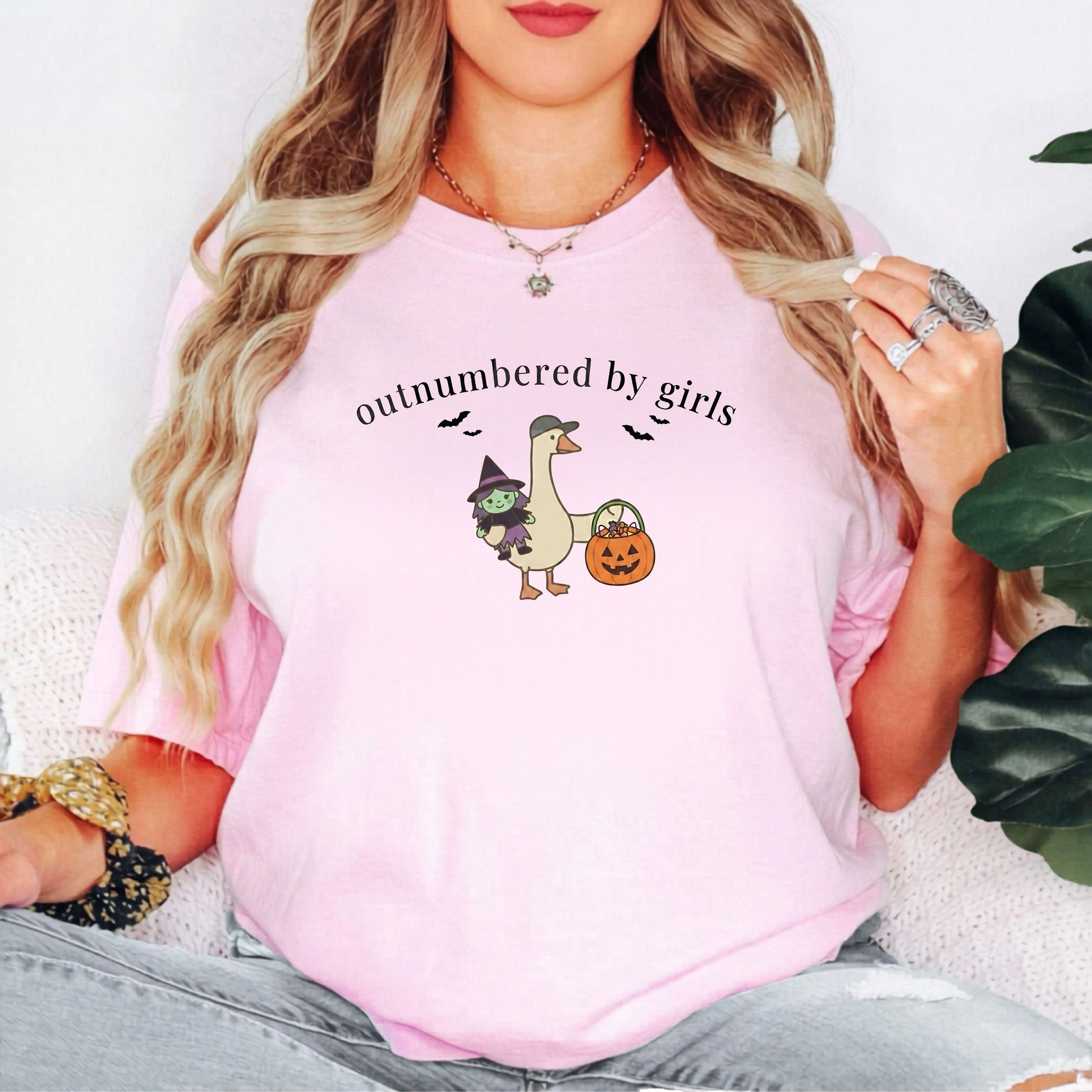 Silly Goose Outnumbered by Girls Halloween graphic tee in Blossom – GodaStudio